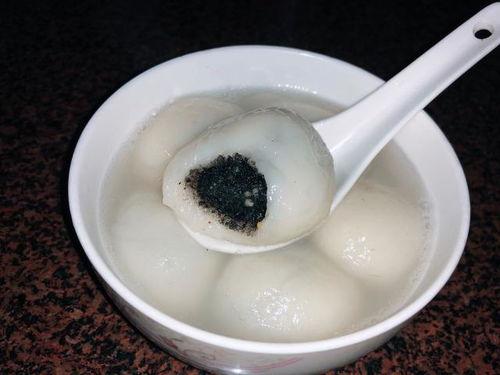娱乐吃瓜酱芝麻汤圆